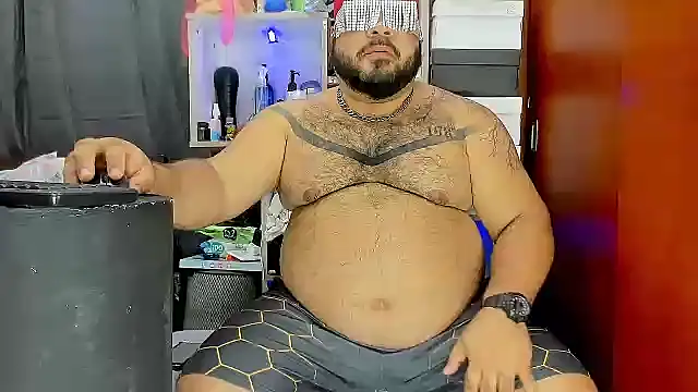 Snapshot of Latino_bigcock chatting on February 27, 6:24 am Latino bigcock online show from February 27, 6:24 am