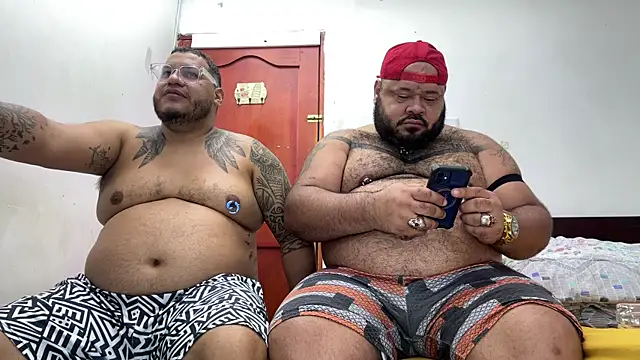 Snapshot of Latino_bigcock chatting on October 19, 8:44 pm Latino bigcock online show from October 19, 8:44 pm