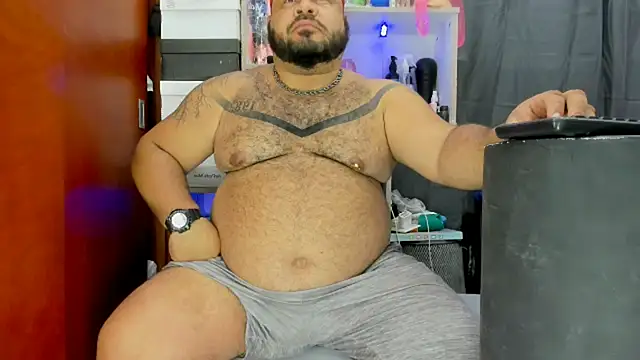 Snapshot of Latino_bigcock chatting on February 21, 2:17 am Latino bigcock online show from February 21, 2:17 am