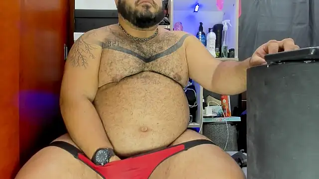 Snapshot of Latino_bigcock chatting on February 11, 11:33 pm Latino bigcock online show from February 11, 11:33 pm