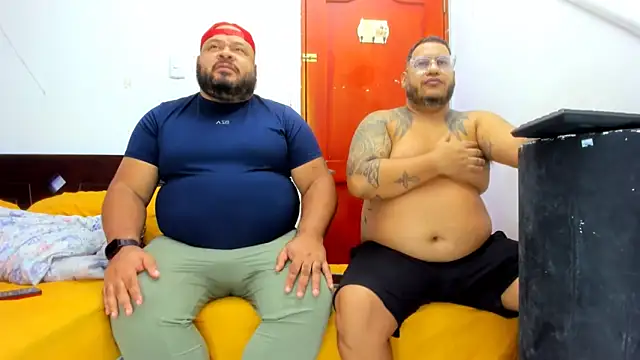 Snapshot of Latino_bigcock chatting on October 2, 4:27 am Latino bigcock online show from October 2, 4:27 am