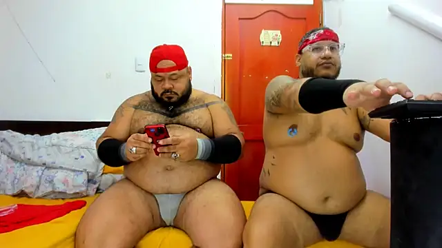 Snapshot of Latino_bigcock chatting on October 5, 8:54 pm Latino bigcock online show from October 5, 8:54 pm