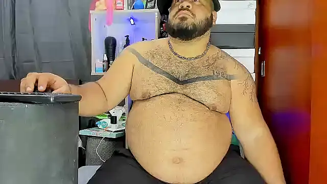 Snapshot of Latino_bigcock chatting on March 6, 1:37 am Latino bigcock online show from March 6, 1:37 am