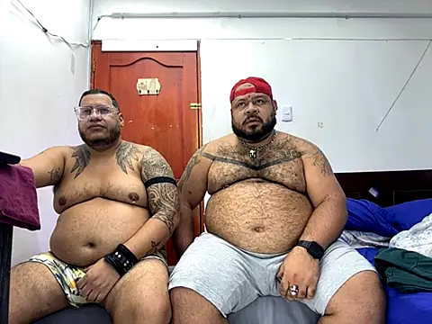 Snapshot of Latino_bigcock chatting on September 11, 5:29 am Latino bigcock online show from September 11, 5:29 am