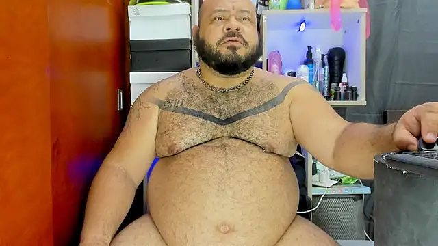 Snapshot of Latino_bigcock chatting on February 6, 7:56 am Latino bigcock online show from February 6, 7:56 am