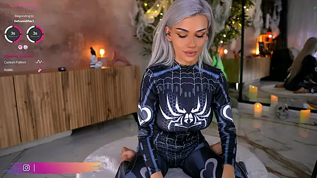 Serene Sophiex online show from October 31, 9:43 pm