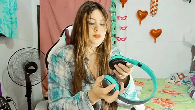 Snapshot of SofiaOlivares chatting on February 9, 4:04 am SofiaOlivares online show from February 9, 4:04 am