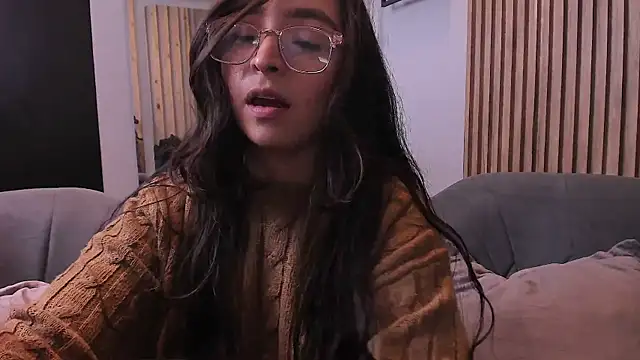 Eva Macalliter online show from September 10, 1:32 pm