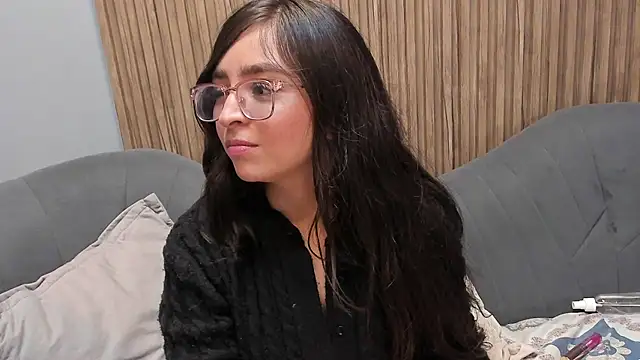 Eva Macalliter online show from March 8, 8:44 am