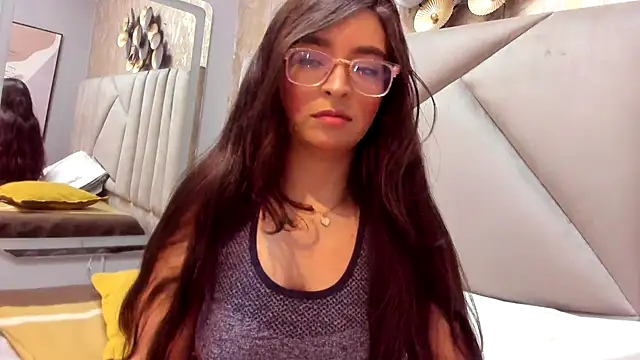 Eva Macalliter online show from December 14, 3:57 am