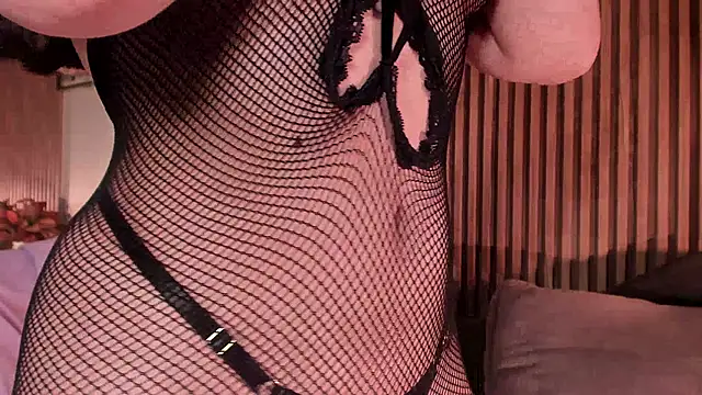 Eva Macalliter online show from June 12, 3:26 am