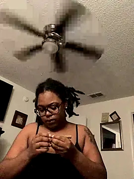 SweetHoneyBunz online show from November 7, 5:17 pm