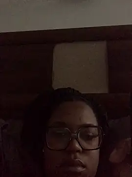 SweetHoneyBunz online show from December 17, 4:45 pm