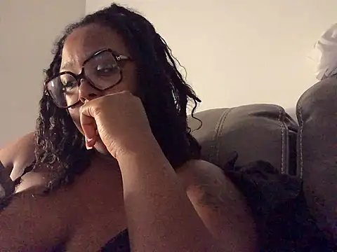 Snapshot of SweetHoneyBunz chatting on July 15, 3:13 am SweetHoneyBunz online show from July 15, 3:13 am