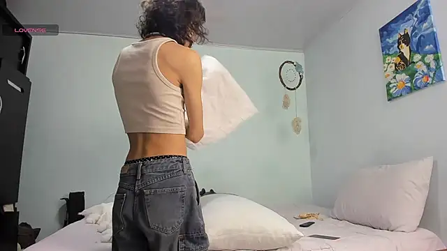 imcoltonalvin online show from February 12, 1:19 am