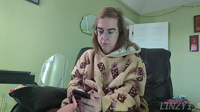 Linzy 19 online show from November 9, 4:22 pm