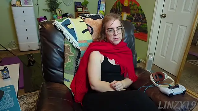 Linzy 19 online show from March 5, 11:05 pm