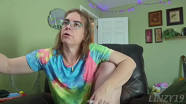 Linzy 19 online show from November 11, 9:31 pm