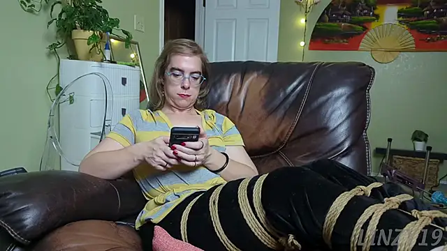 Linzy 19 online show from September 14, 3:40 am