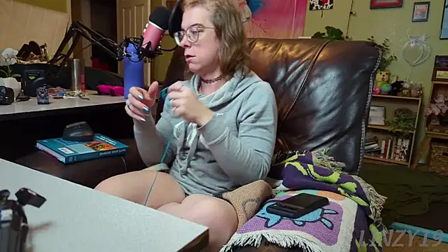 Linzy 19 online show from March 18, 2:29 am