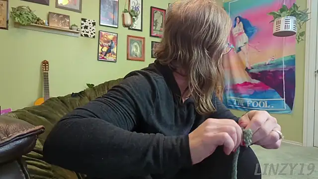 Linzy 19 online show from November 10, 5:34 am