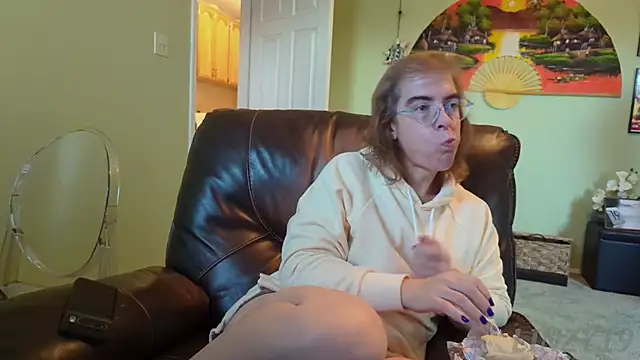 Linzy 19 online show from September 9, 1:20 pm