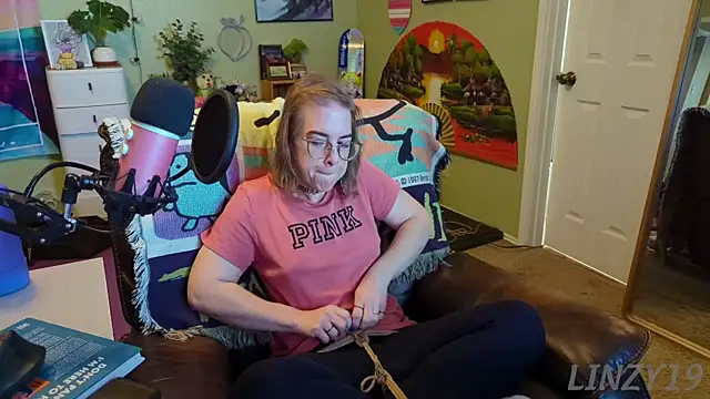 Linzy 19 online show from March 18, 3:22 pm