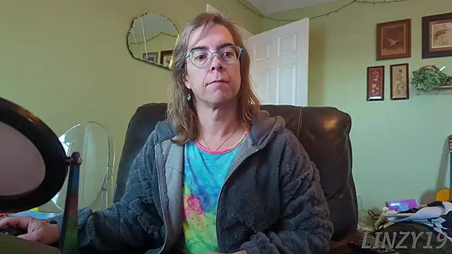 Linzy 19 online show from November 17, 2:32 pm