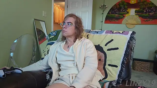 Linzy 19 online show from September 22, 1:28 pm