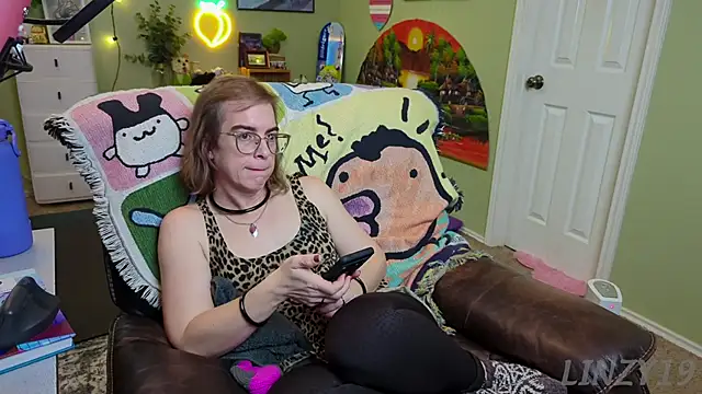 Linzy 19 online show from February 19, 7:37 pm