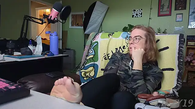 Linzy 19 online show from March 2, 3:41 pm