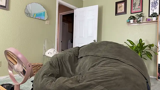 Linzy 19 online show from February 23, 5:35 pm