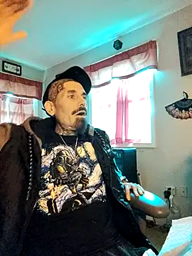 Snapshot of RoosterWabbit chatting on May 2, 11:43 pm RoosterWabbit online show from May 2, 11:43 pm