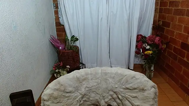 Snapshot of rashellroses22 chatting on March 18, 12:19 am rashellroses22 online show from March 18, 12:19 am