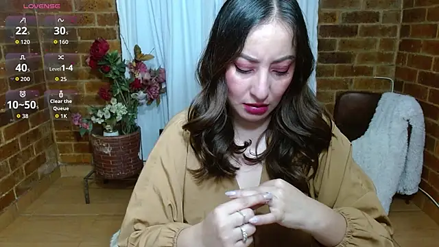 rashellroses22 online show from April 2, 10:44 am