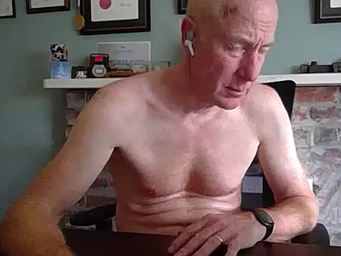 jiggy77777 online show from December 16, 4:34 am