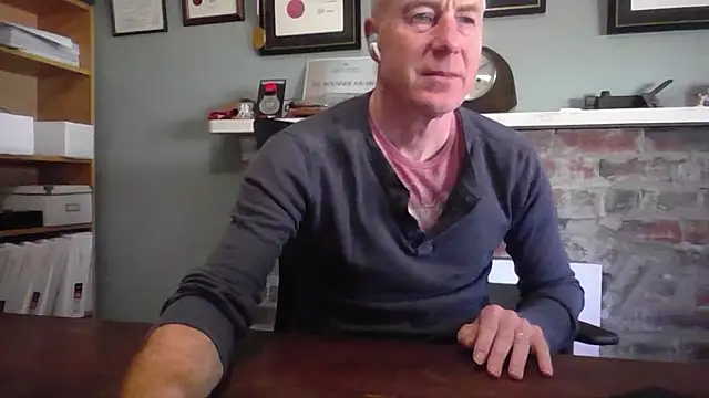 jiggy77777 online show from December 3, 10:45 pm