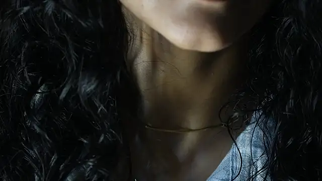 -AyeshaSinghania- online show from April 25, 12:30 pm