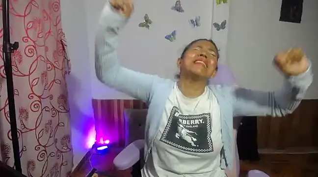 Snapshot of daleska_ayala_1 chatting on March 19, 7:49 pm daleska ayala 1 online show from March 19, 7:49 pm