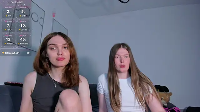 Snapshot of stassie_mil chatting on June 3, 7:29 pm stassie mil online show from June 3, 7:29 pm