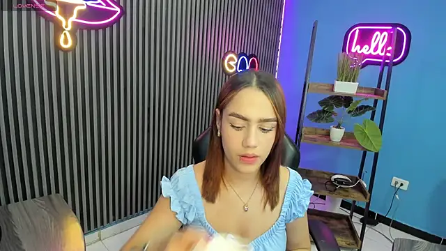 Snapshot of emily_roberts1 chatting on November 8, 4:38 am emily roberts1 online show from November 8, 4:38 am