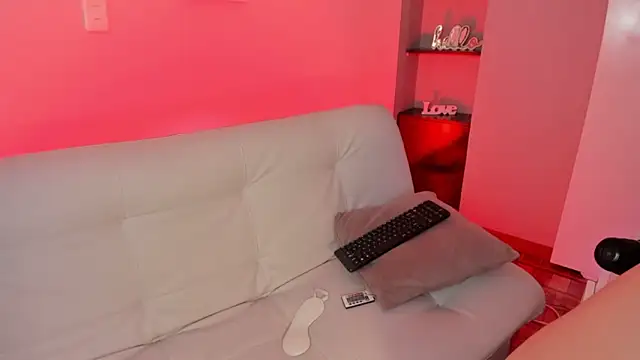 Snapshot of emily_roberts1 chatting on February 27, 3:48 pm emily roberts1 online show from February 27, 3:48 pm