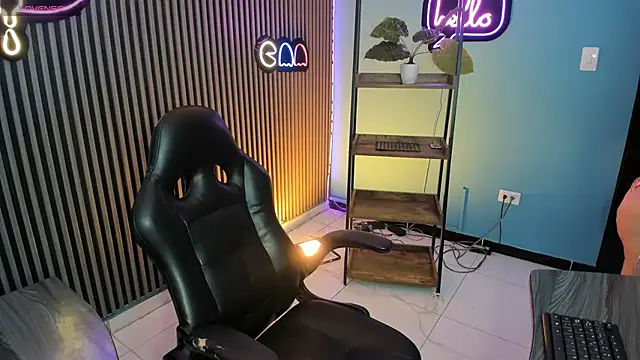 Snapshot of emily_roberts1 chatting on November 22, 3:38 am emily roberts1 online show from November 22, 3:38 am