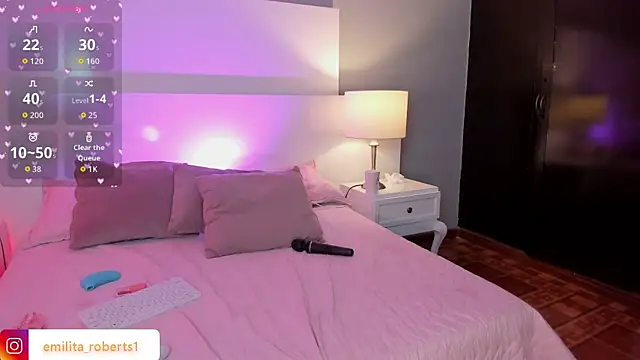 Snapshot of emily_roberts1 chatting on November 9, 4:49 am emily roberts1 online show from November 9, 4:49 am