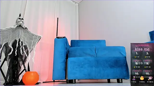Snapshot of zira_lu chatting on October 19, 8:11 pm zira lu online show from October 19, 8:11 pm