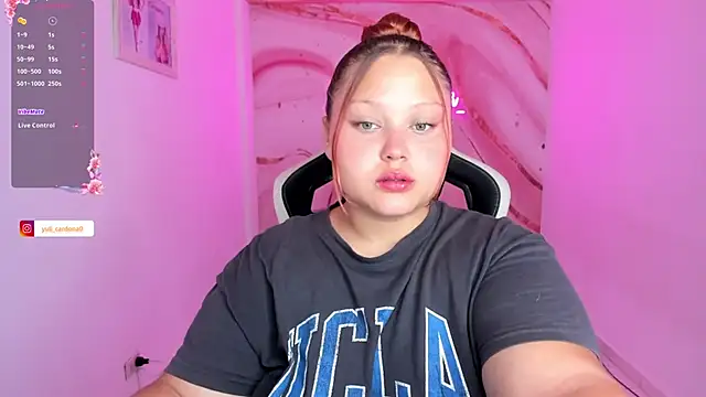 YuliCardona  online show from March 25, 5:45 pm