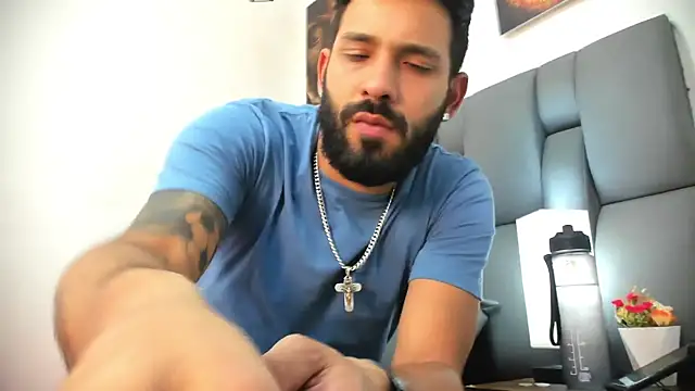 Thiagogomez online show from April 7, 7:15 pm