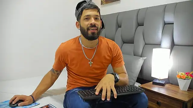 Thiagogomez online show from March 6, 7:20 pm