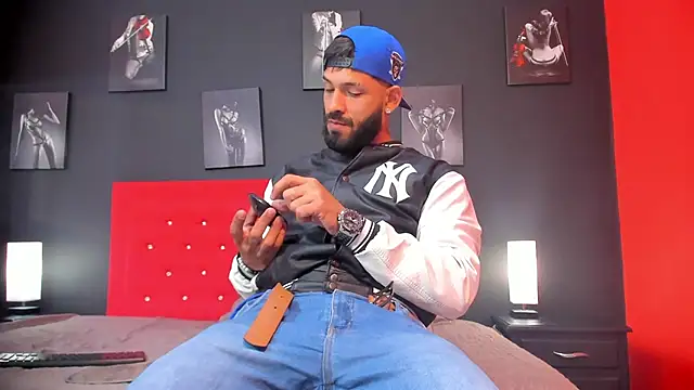 Snapshot of Thiagogomez chatting on January 13, 12:35 pm Thiagogomez online show from January 13, 12:35 pm