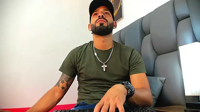 Thiagogomez online show from April 22, 7:42 pm